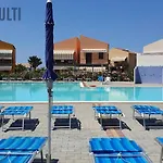 Pine House - Villaggio Turistico Con Piscina E Animazione 公寓 *