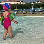 Pine House - Villaggio Turistico Con Piscina E Animazione 坎波菲利斯·迪·罗切