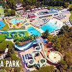 Pine House - Villaggio Turistico Con Piscina E Animazione
