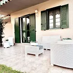 Pine House - Villaggio Turistico Con Piscina E Animazione