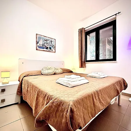 公寓 Pine House - Villaggio Turistico Con Piscina E Animazione 坎波菲利斯·迪·罗切
